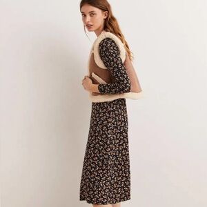 Boden crewneck midi dress Black, Berry sprig